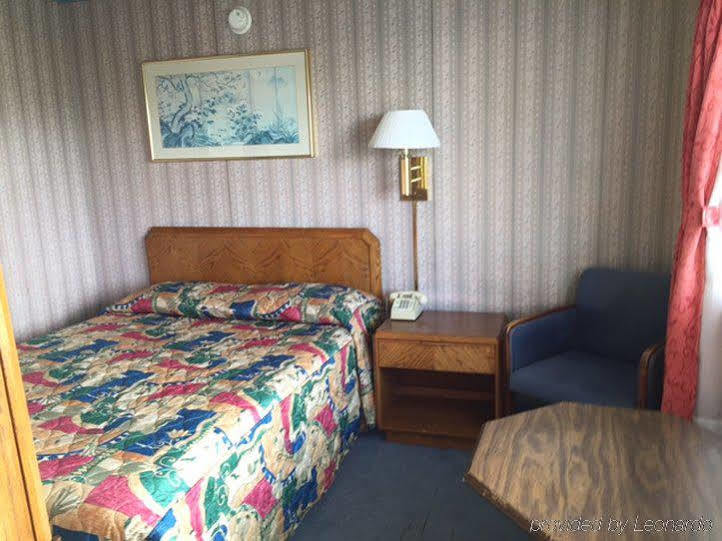 Rainbow Motel Watertown Ngoại thất bức ảnh